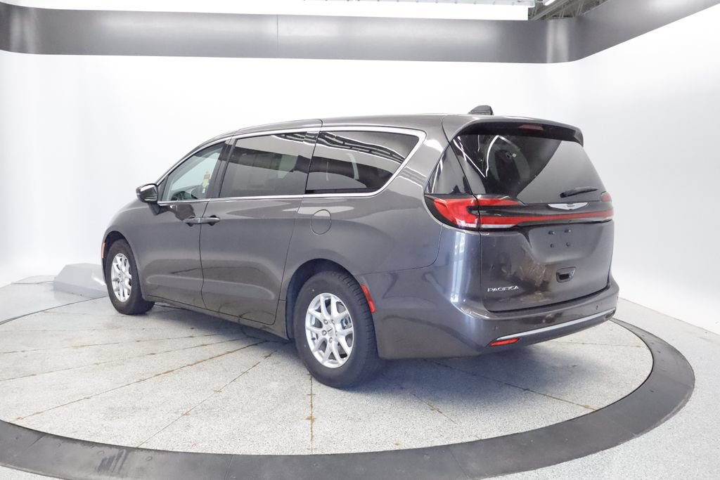 Certified 2023 Chrysler Pacifica Touring-L FWD image 3