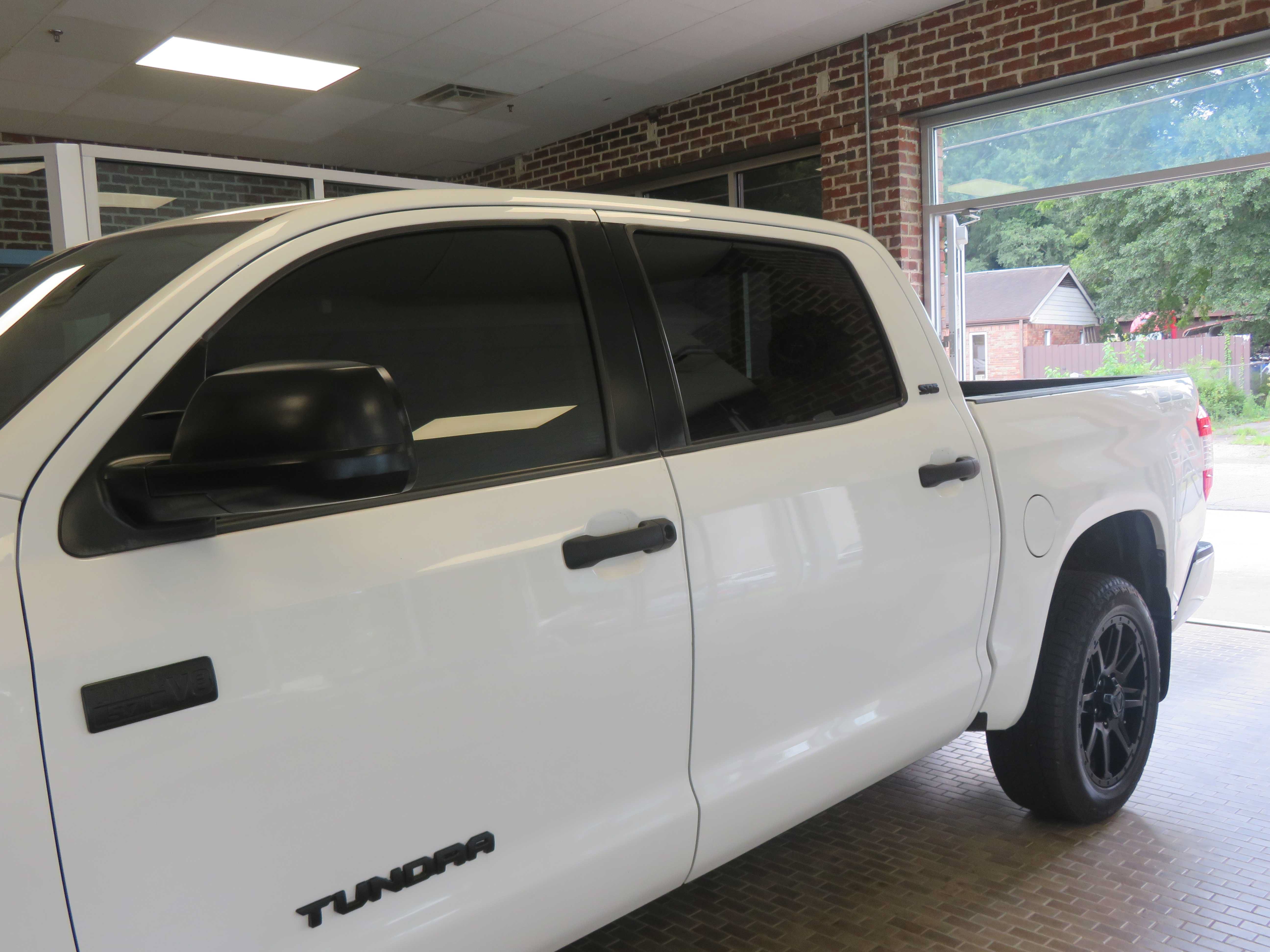 Used 2018 Toyota Tundra SR5 w/ SR5 Upgrade Package AWD/4WD image 78