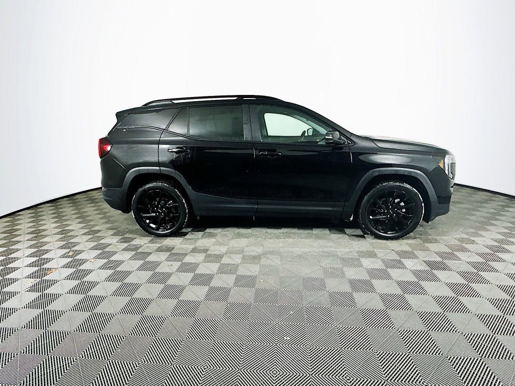 Used 2023 GMC Terrain SLE w/ Driver Convenience Package image 10