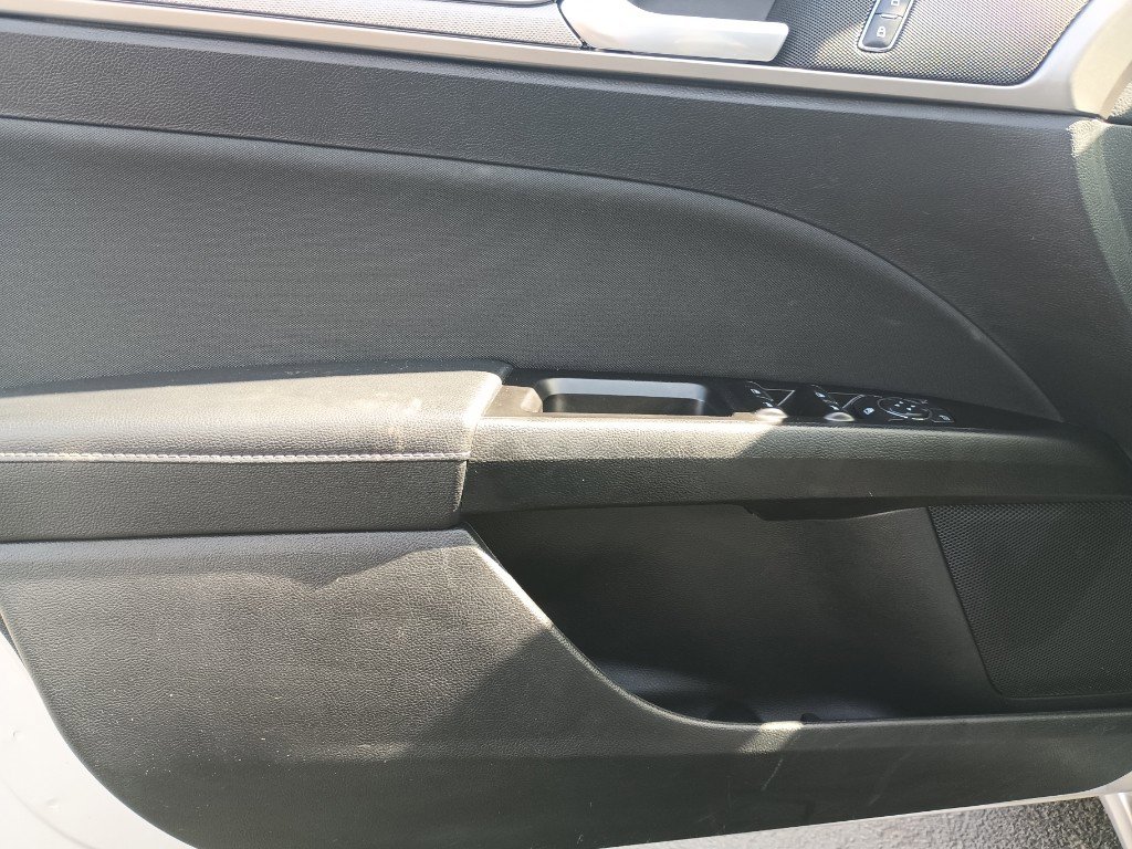 Used 2017 Ford Fusion SE image 12