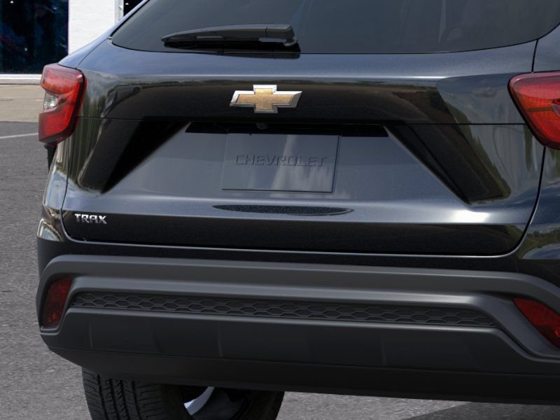 New 2026 Chevrolet Trax LS w/ LS Convenience Package FWD image 16