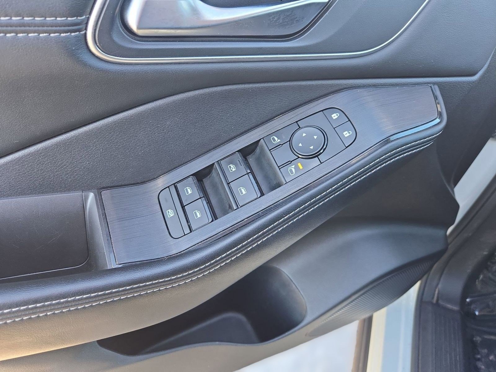 Used 2021 Nissan Rogue SV w/ Premium Package image 21