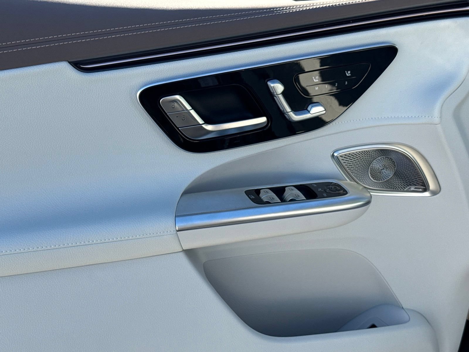 New 2027 Mercedes-Benz EQE 320 4MATIC SUV image 16