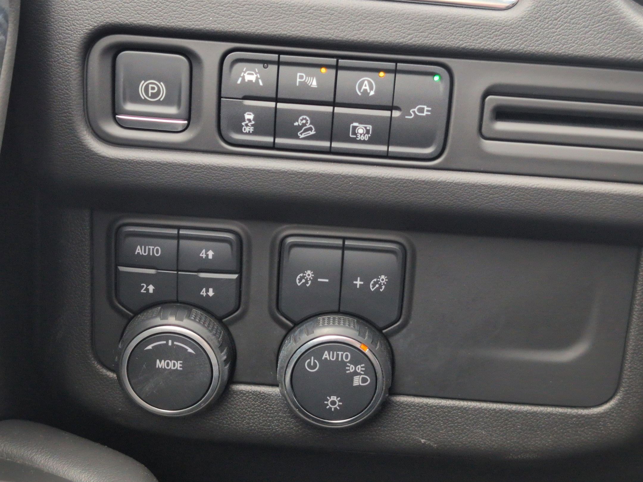 Used 2022 Chevrolet Tahoe Z71 w/ Luxury Package AWD/4WD image 25