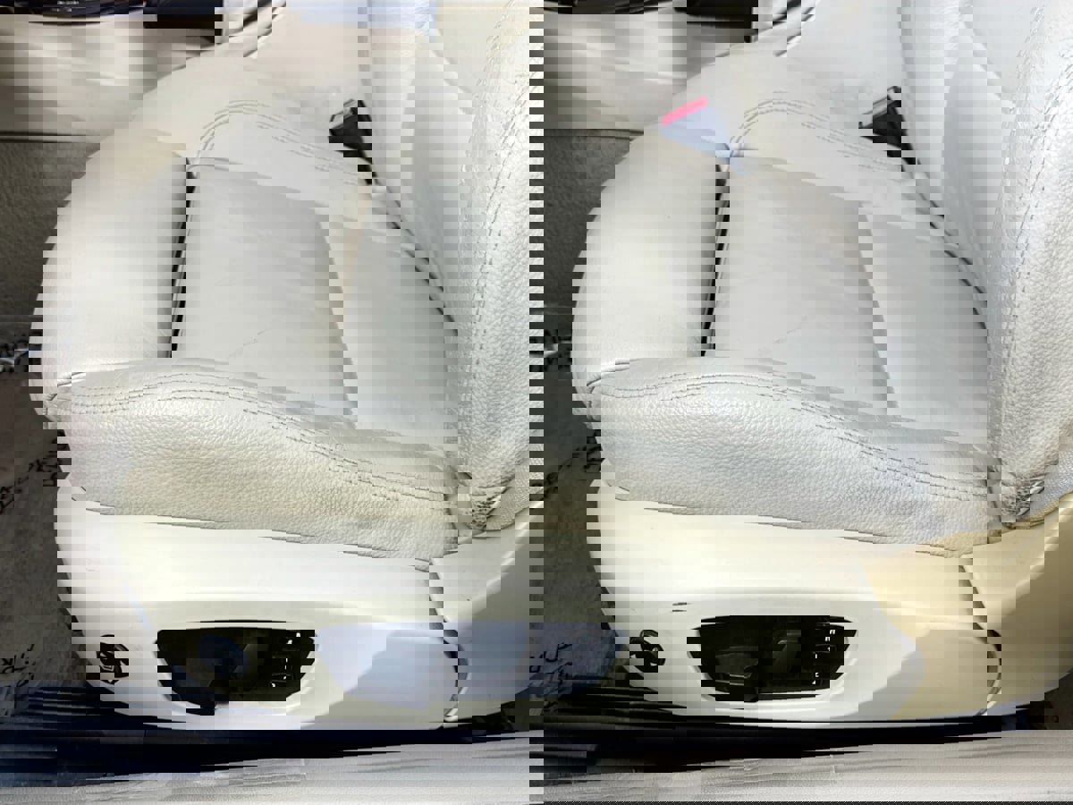 Used 2010 BMW 328i Convertible image 22