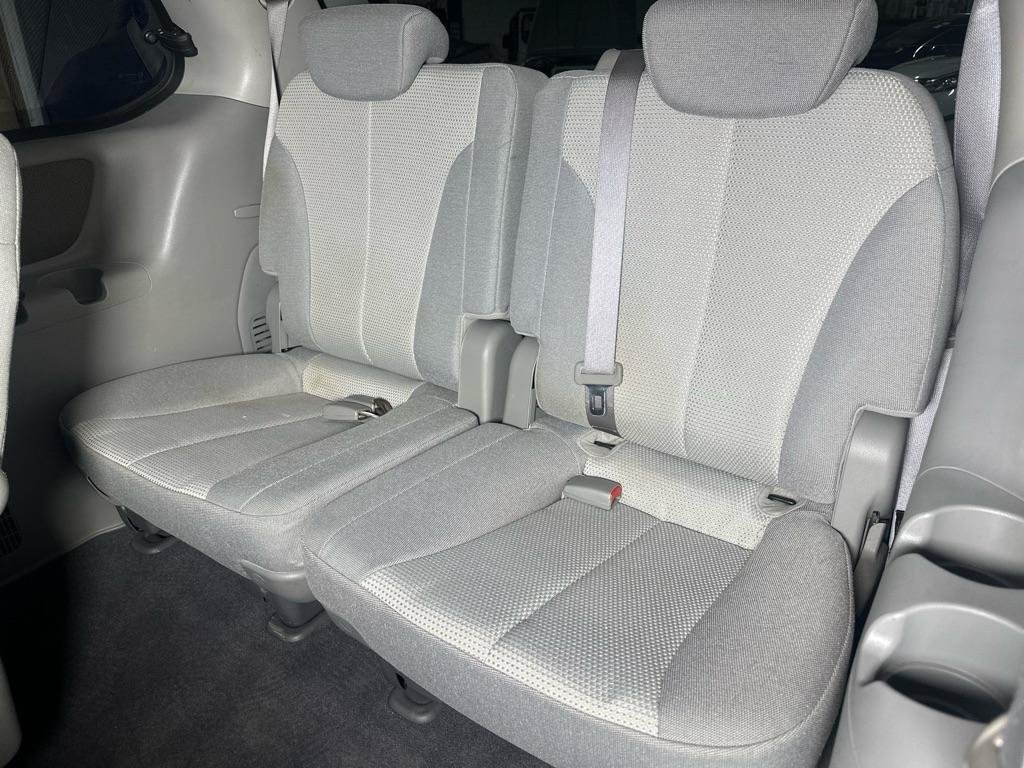 Used 2009 Kia Sedona FWD image 22