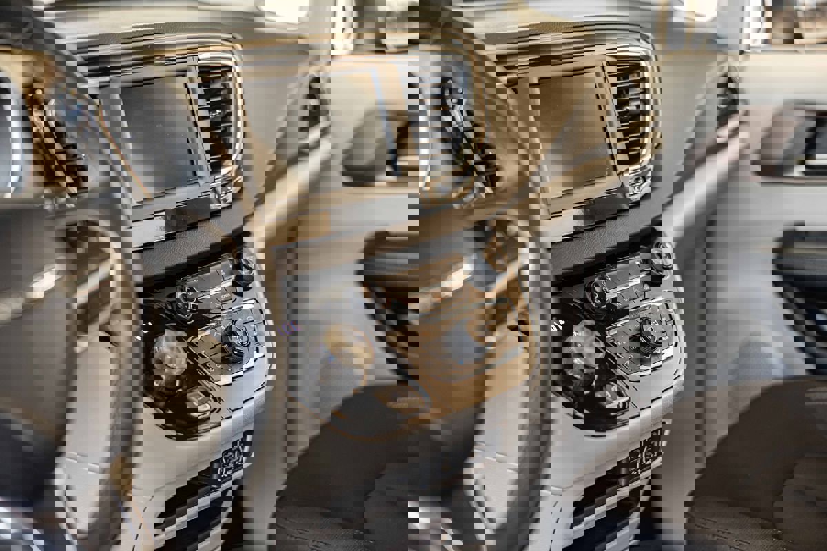 Used 2022 Chrysler Voyager LX image 22