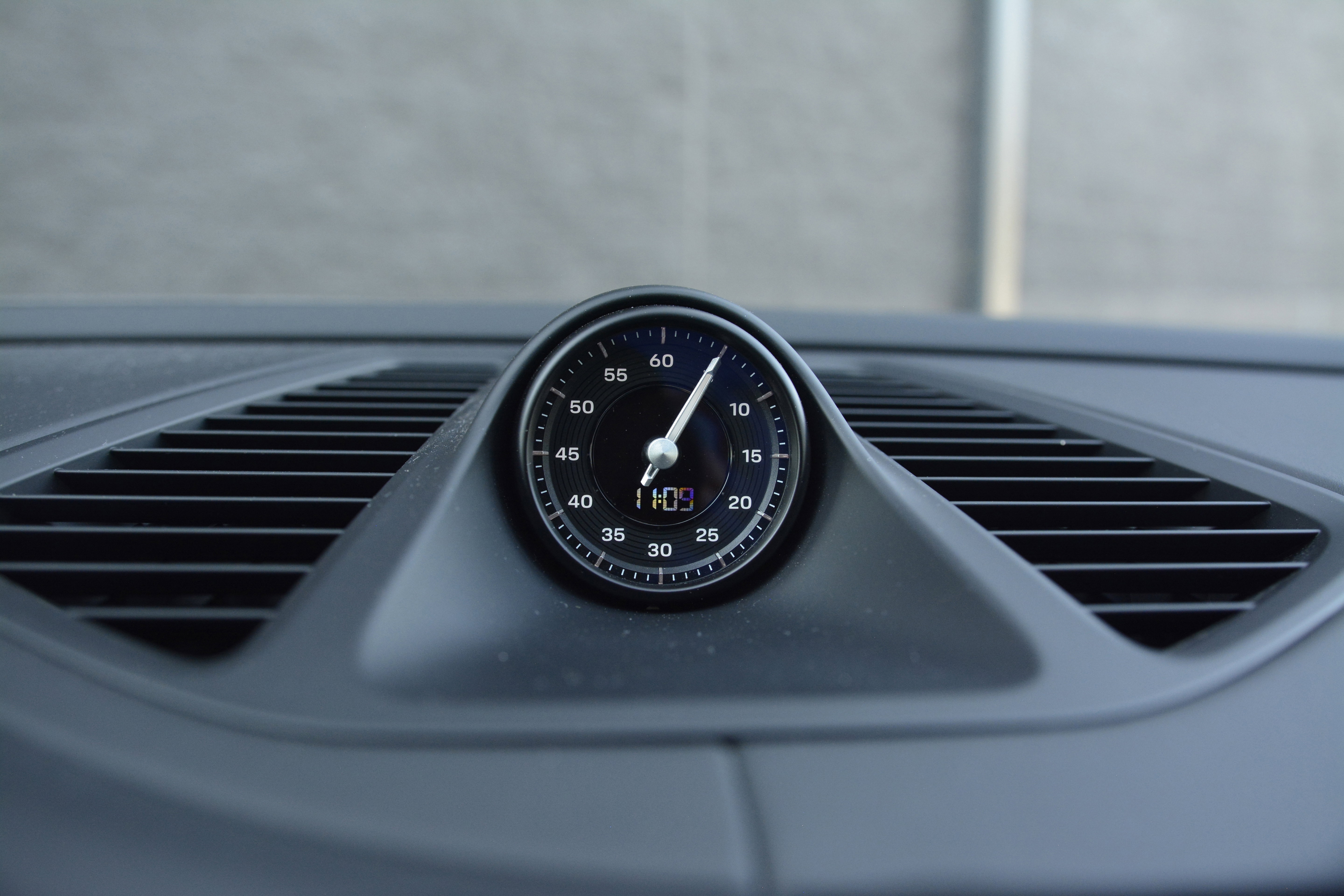 Certified 2025 Porsche Macan Electric image 20