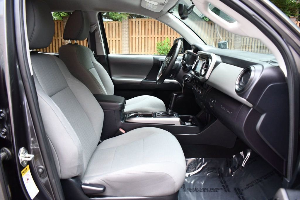 Used 2017 Toyota Tacoma TRD Sport image 17