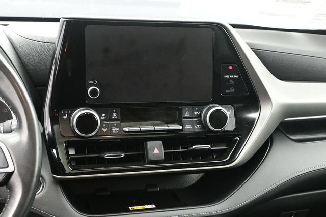 Used 2023 Toyota Highlander XLE AWD/4WD image 30