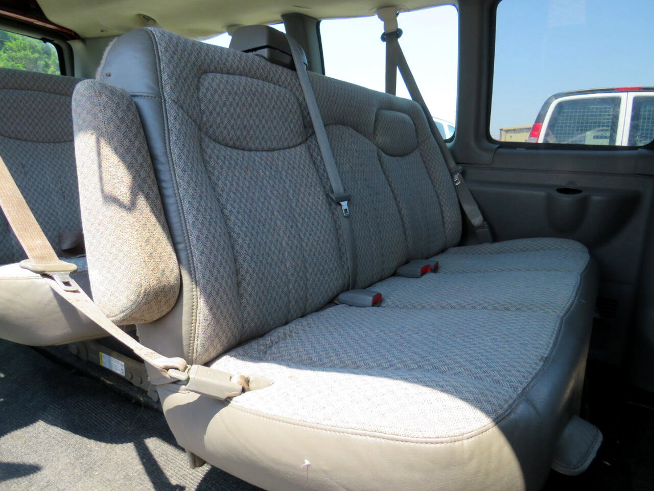 Used 2003 Chevrolet Express 2500 Passenger w/ LS Preferred Equipment Group image 32