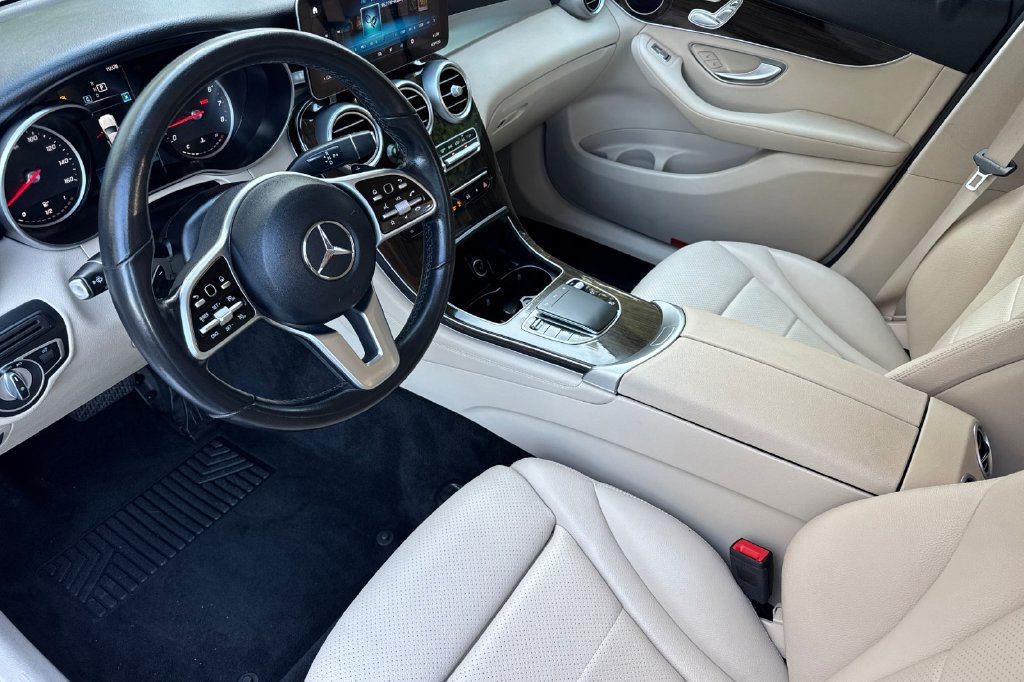 Used 2020 Mercedes-Benz GLC 300 4MATIC image 9