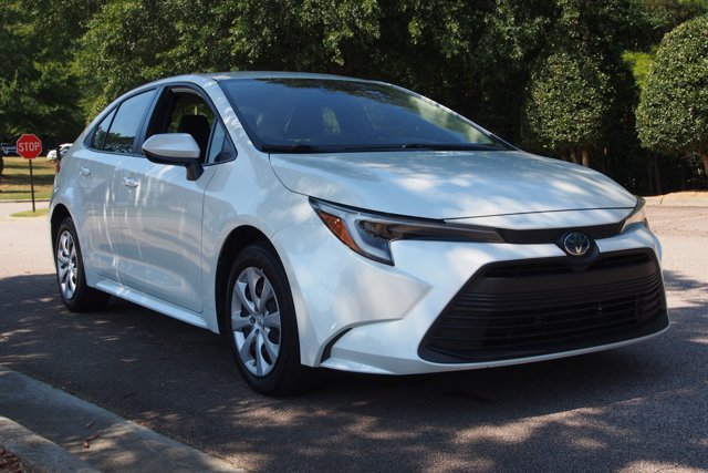 Used 2024 Toyota Corolla LE FWD image 1