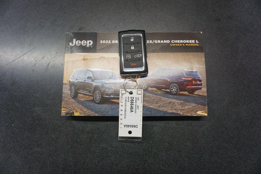 Used 2022 Jeep Grand Cherokee Altitude AWD/4WD image 17
