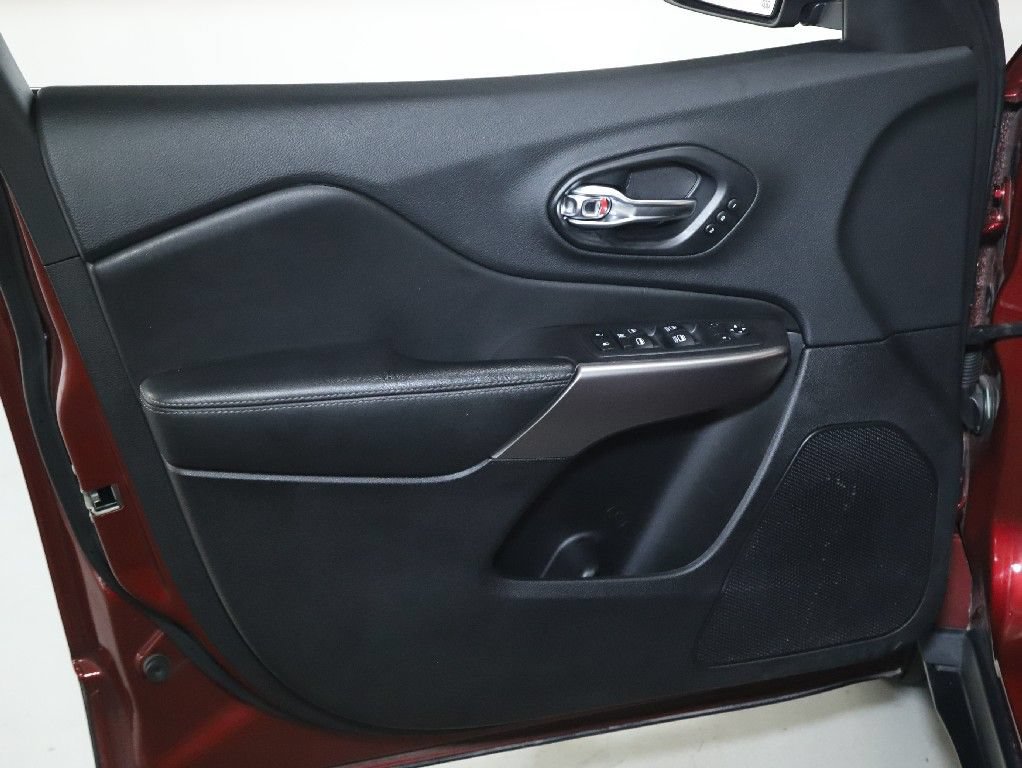 Used 2020 Jeep Cherokee Limited AWD/4WD image 16