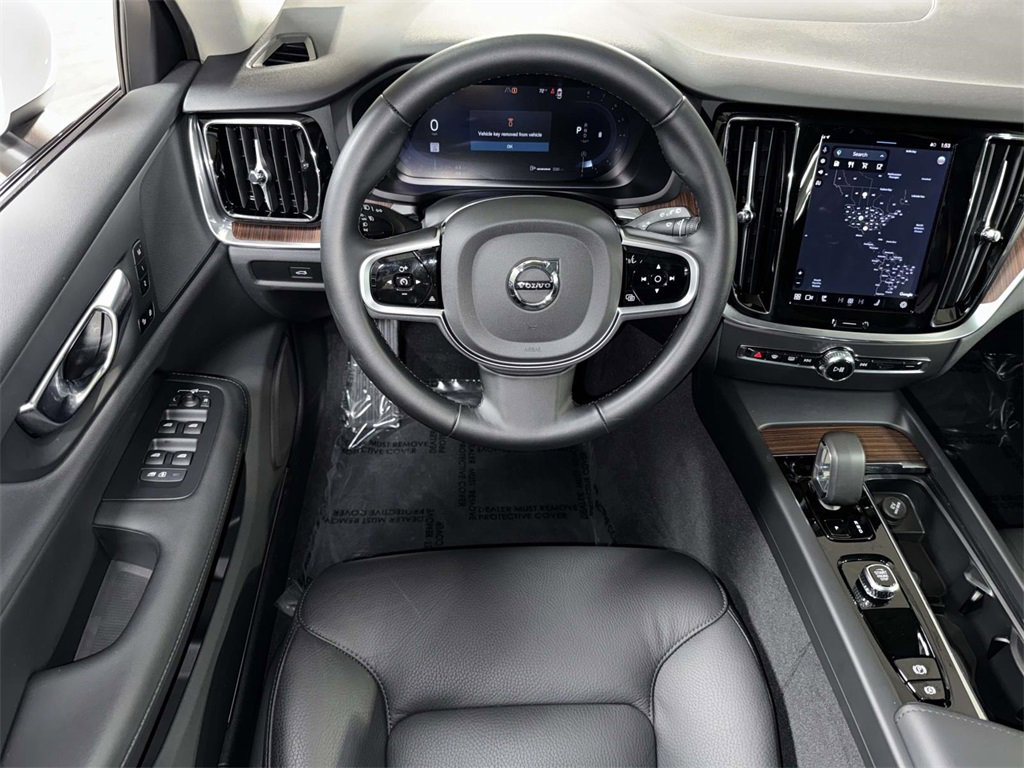 Used 2025 Volvo V60 B5 Cross Country Plus image 4