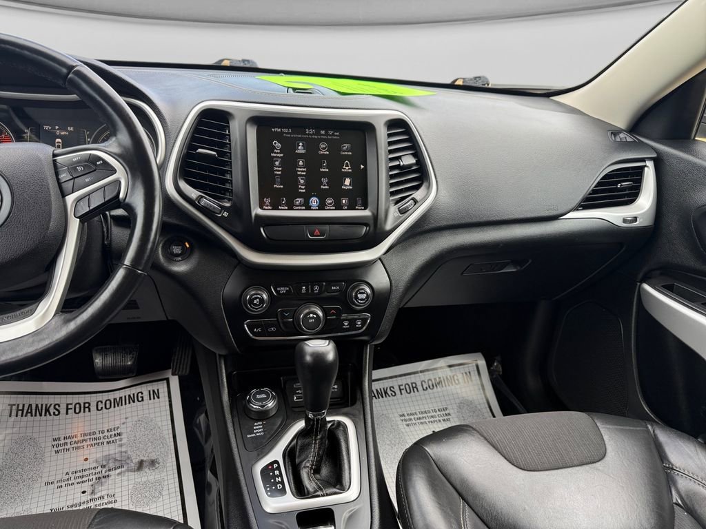 Used 2018 Jeep Cherokee Latitude Plus w/ Cold Weather Group AWD/4WD image 15