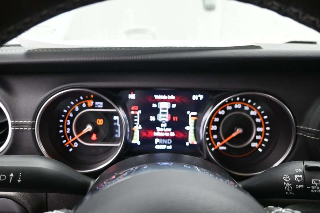 Used 2022 Jeep Wrangler Unlimited Sahara w/ LED Lighting Group AWD/4WD image 14