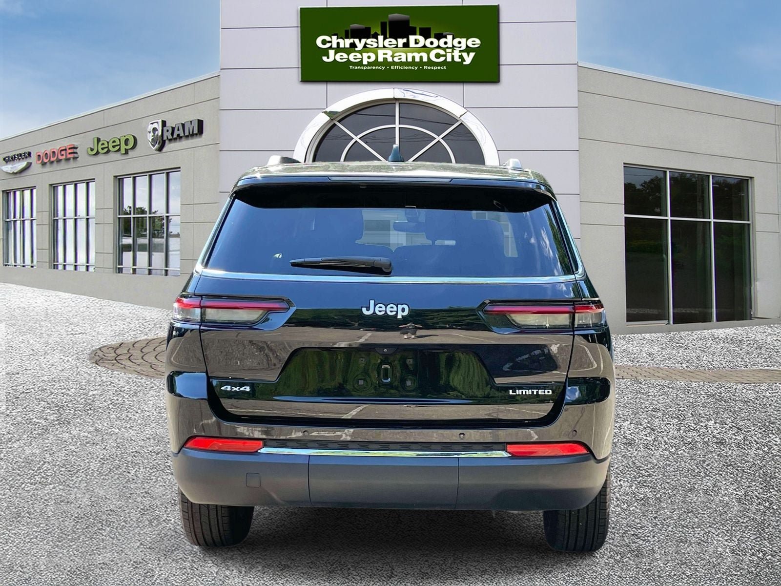 Used 2024 Jeep Grand Cherokee L Limited AWD/4WD image 7