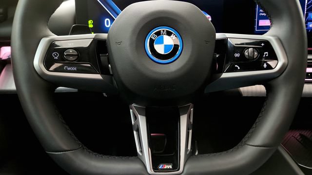 Used 2026 BMW i5 eDrive40 w/ M Sport Package RWD image 59