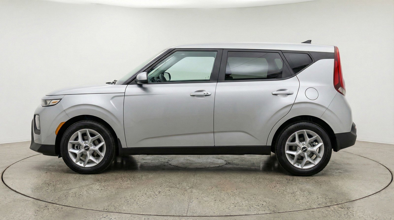 Used 2025 Kia Soul LX w/ LX Technology Package image 5