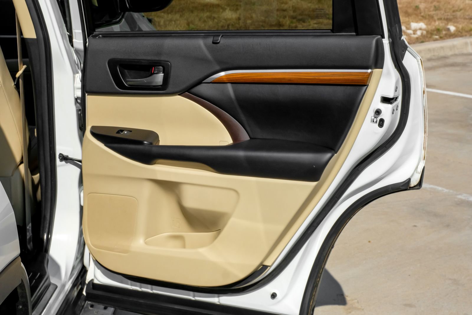 Used 2019 Toyota Highlander Limited FWD image 56