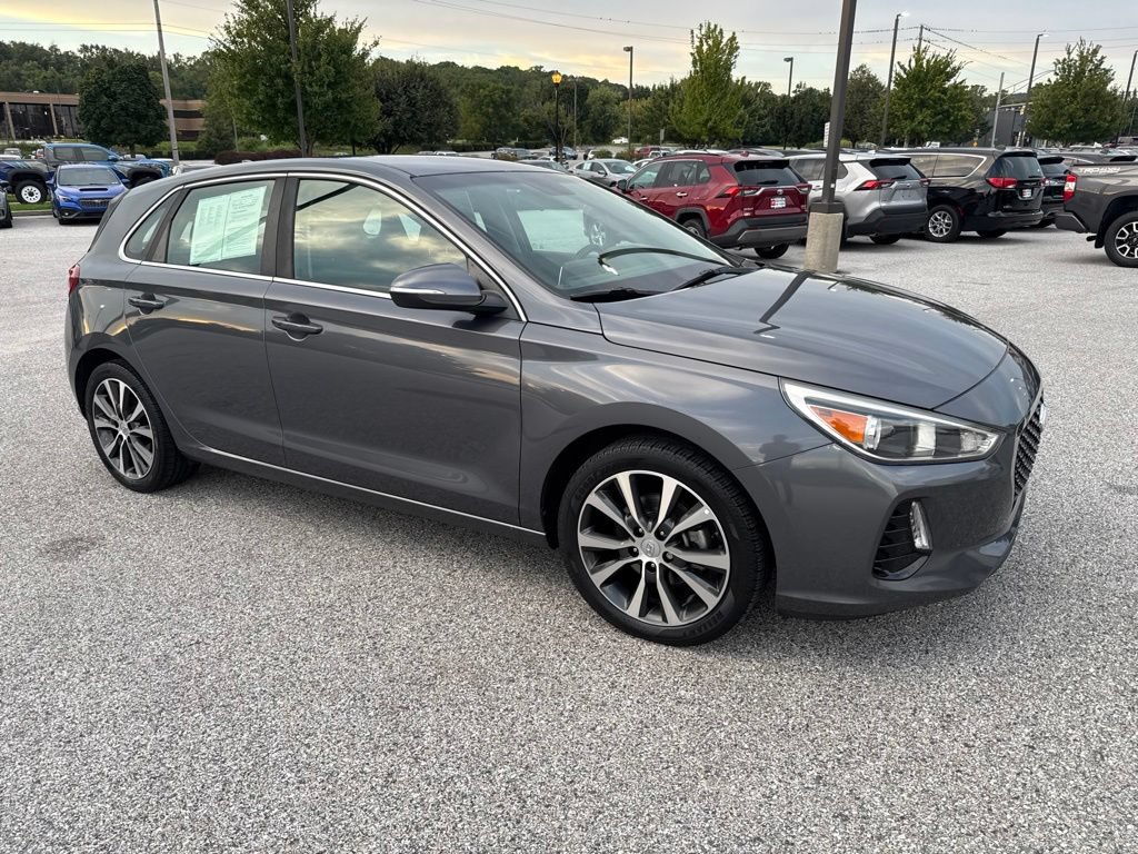 Used 2018 Hyundai Elantra GT w/ Style Package 02 FWD image 2