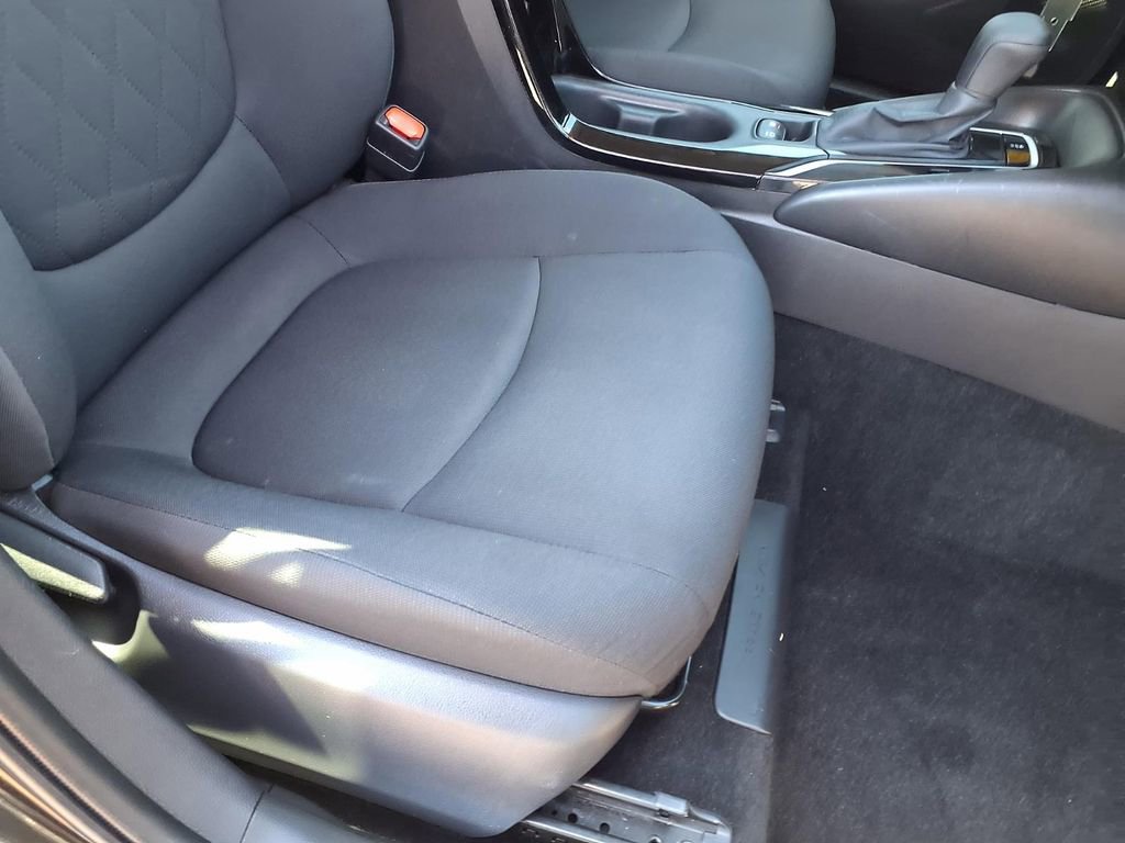 Used 2020 Toyota Corolla LE image 18