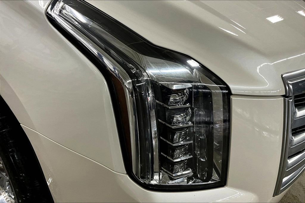 Used 2015 Cadillac Escalade Luxury image 33