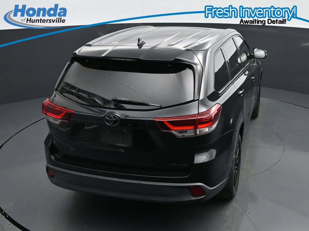 Used 2019 Toyota Highlander SE w/ Nightshade Edition AWD/4WD image 30