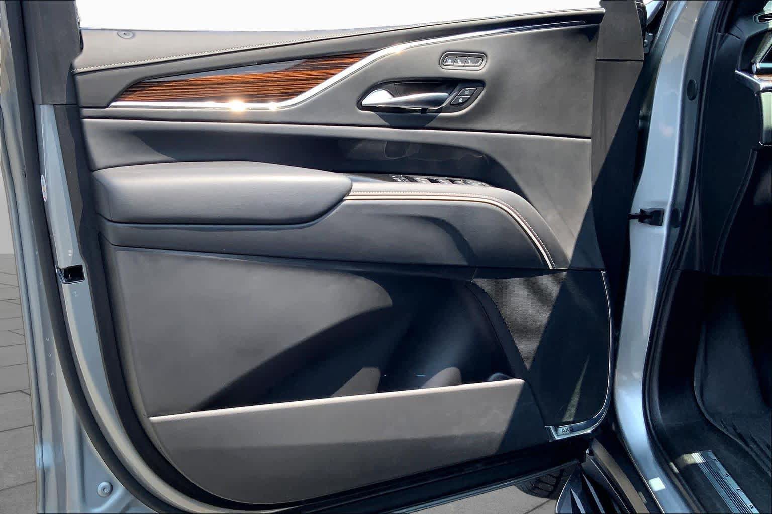 Used 2023 Cadillac Escalade Premium Luxury w/ LPO, Floor Liner Package AWD/4WD image 21