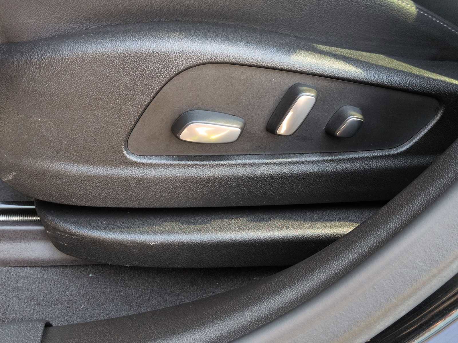 Used 2024 Cadillac XT6 Sport w/ Technology Package AWD/4WD image 18