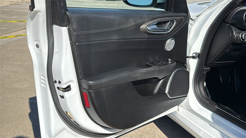 Used 2022 Alfa Romeo Giulia Ti image 9