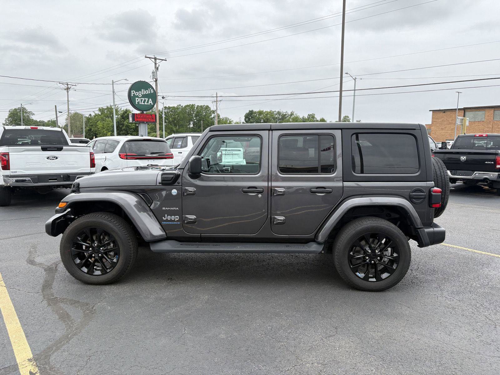 Used 2023 Jeep Wrangler Unlimited Sahara AWD/4WD image 18