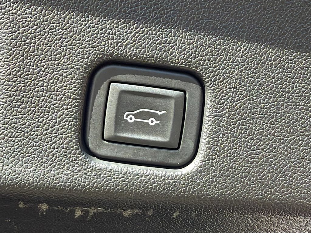 Used 2024 GMC Acadia Elevation image 13