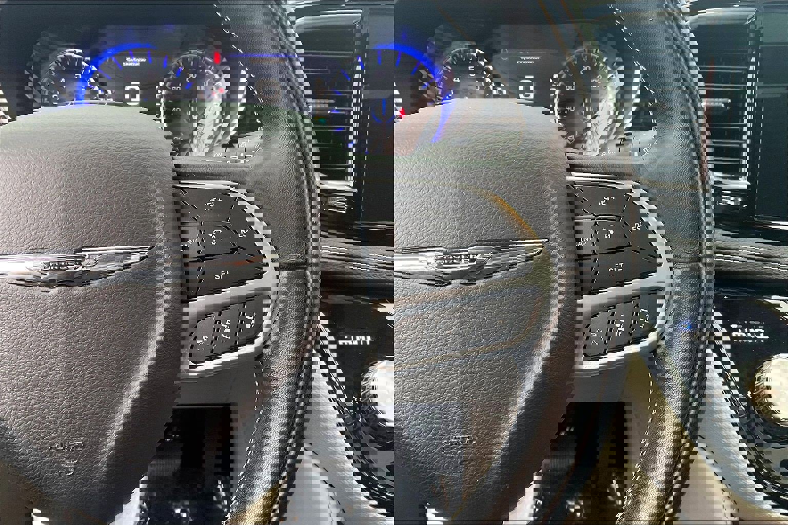 Used 2022 Chrysler Pacifica Limited image 24