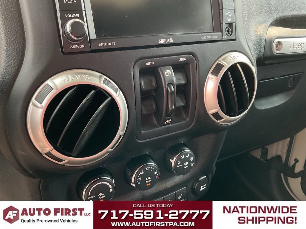 Used 2017 Jeep Wrangler Unlimited Rubicon w/ Connectivity Group AWD/4WD image 23