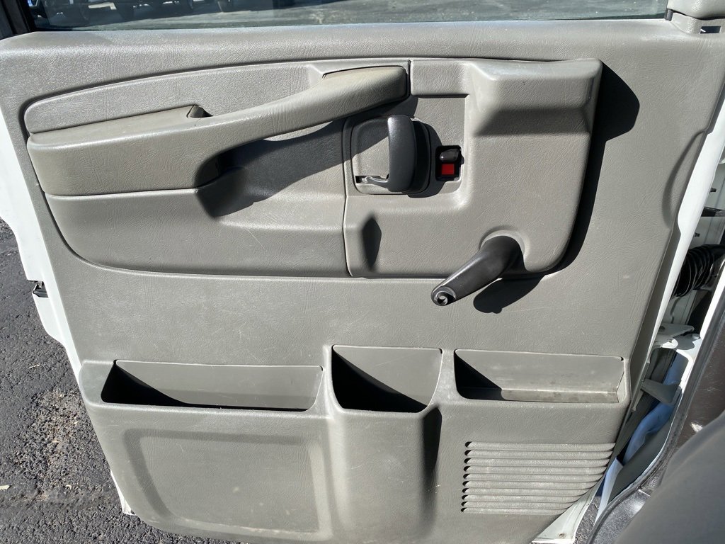 Used 2011 Chevrolet Express 2500 Extended image 23