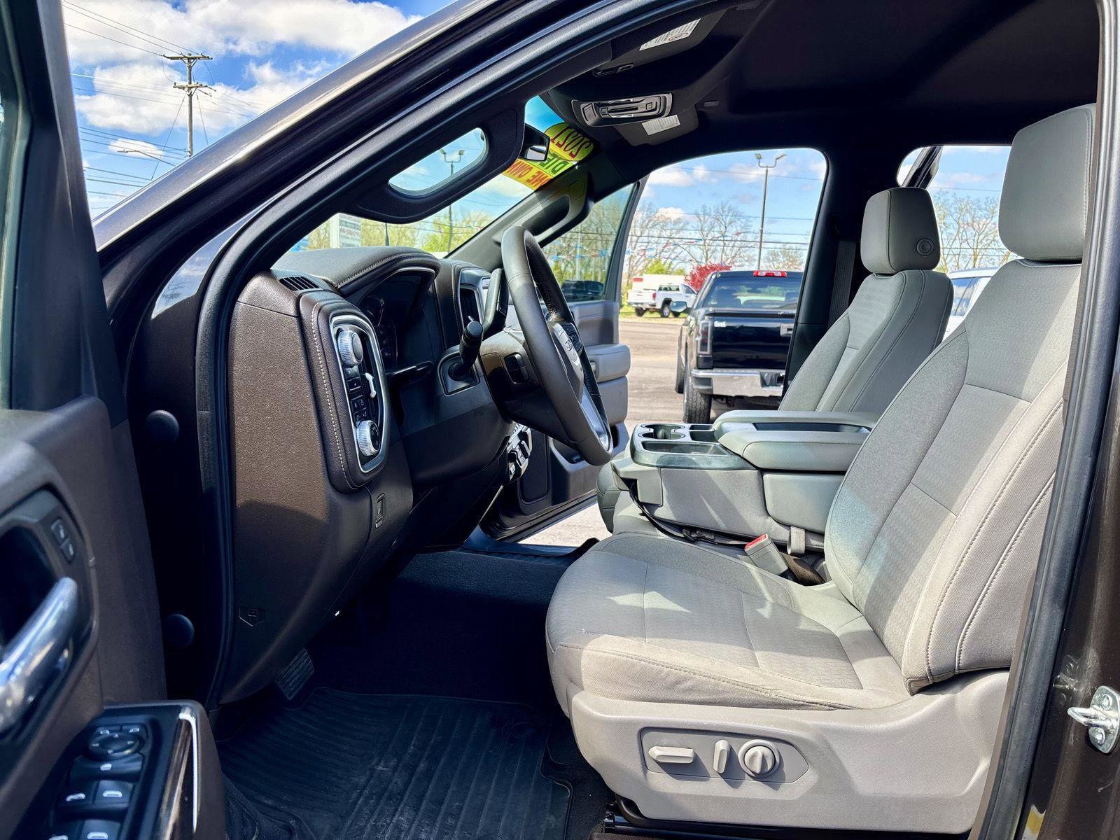 Used 2021 GMC Sierra 2500 SLE w/ SLE Value Package; AWD/4WD image 2