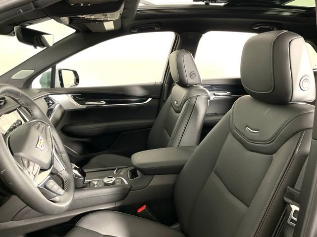 Certified 2025 Cadillac XT5 Premium Luxury w/ Technology Package AWD/4WD image 25