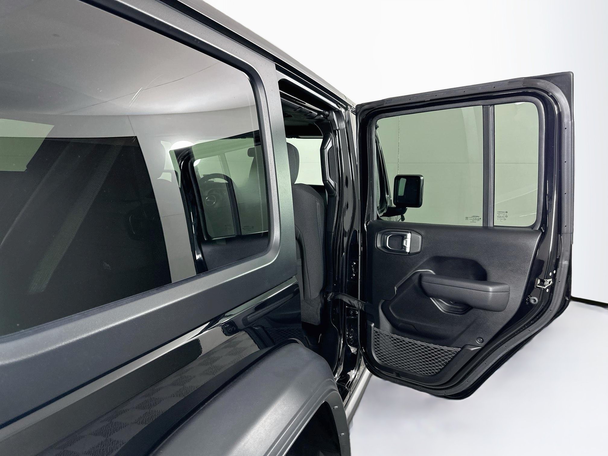 Used 2023 Jeep Wrangler Unlimited AWD/4WD image 27