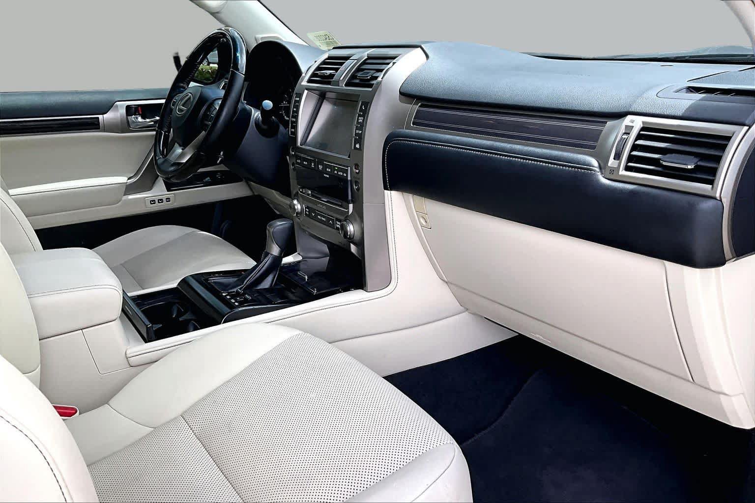 Used 2020 Lexus GX 460 Premium w/ Premium Package AWD/4WD image 19