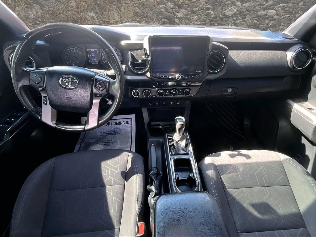 Used 2017 Toyota Tacoma TRD Sport w/ Premium & Technology Package image 13