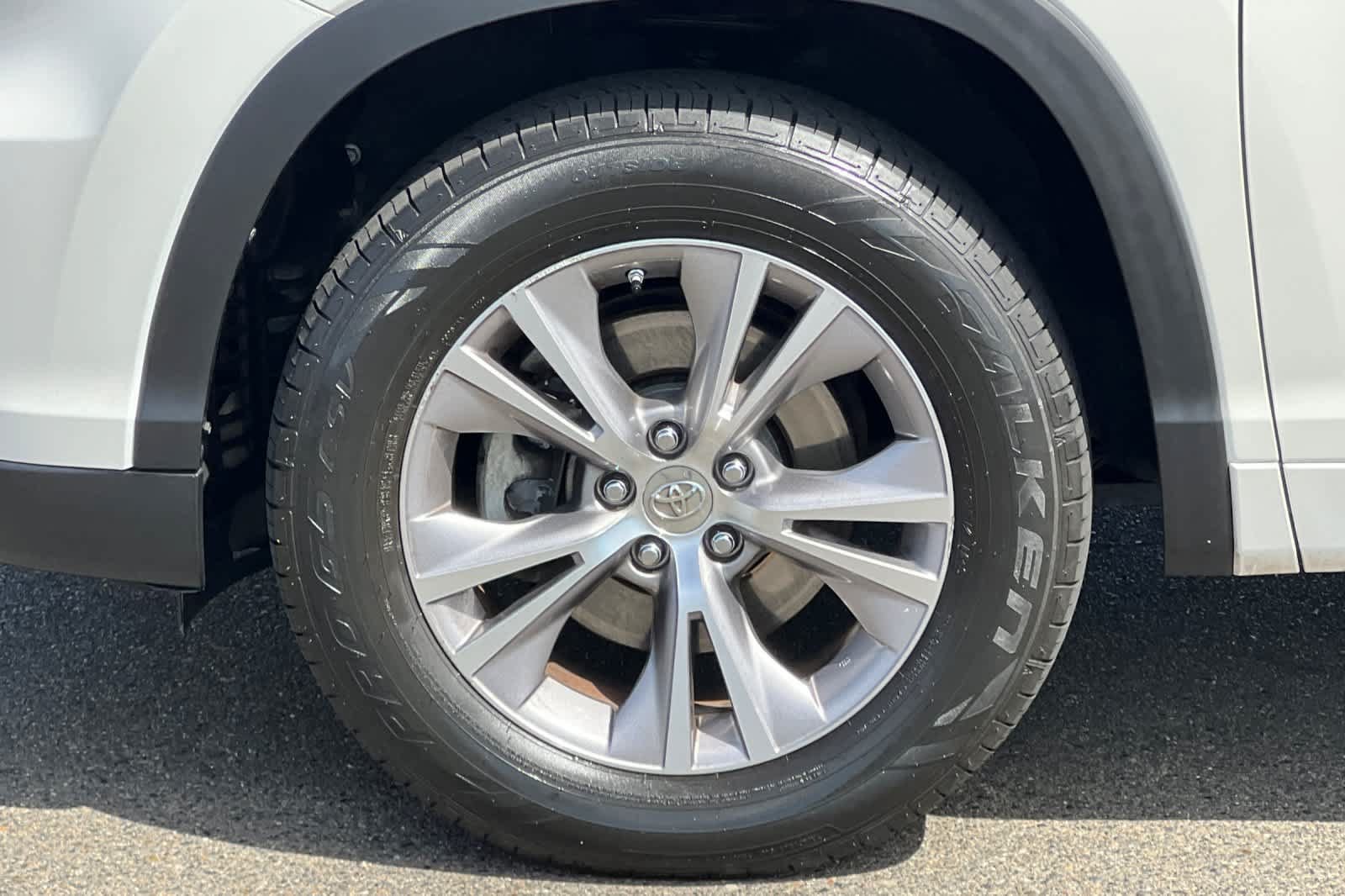 Used 2014 Toyota Highlander XLE FWD image 33