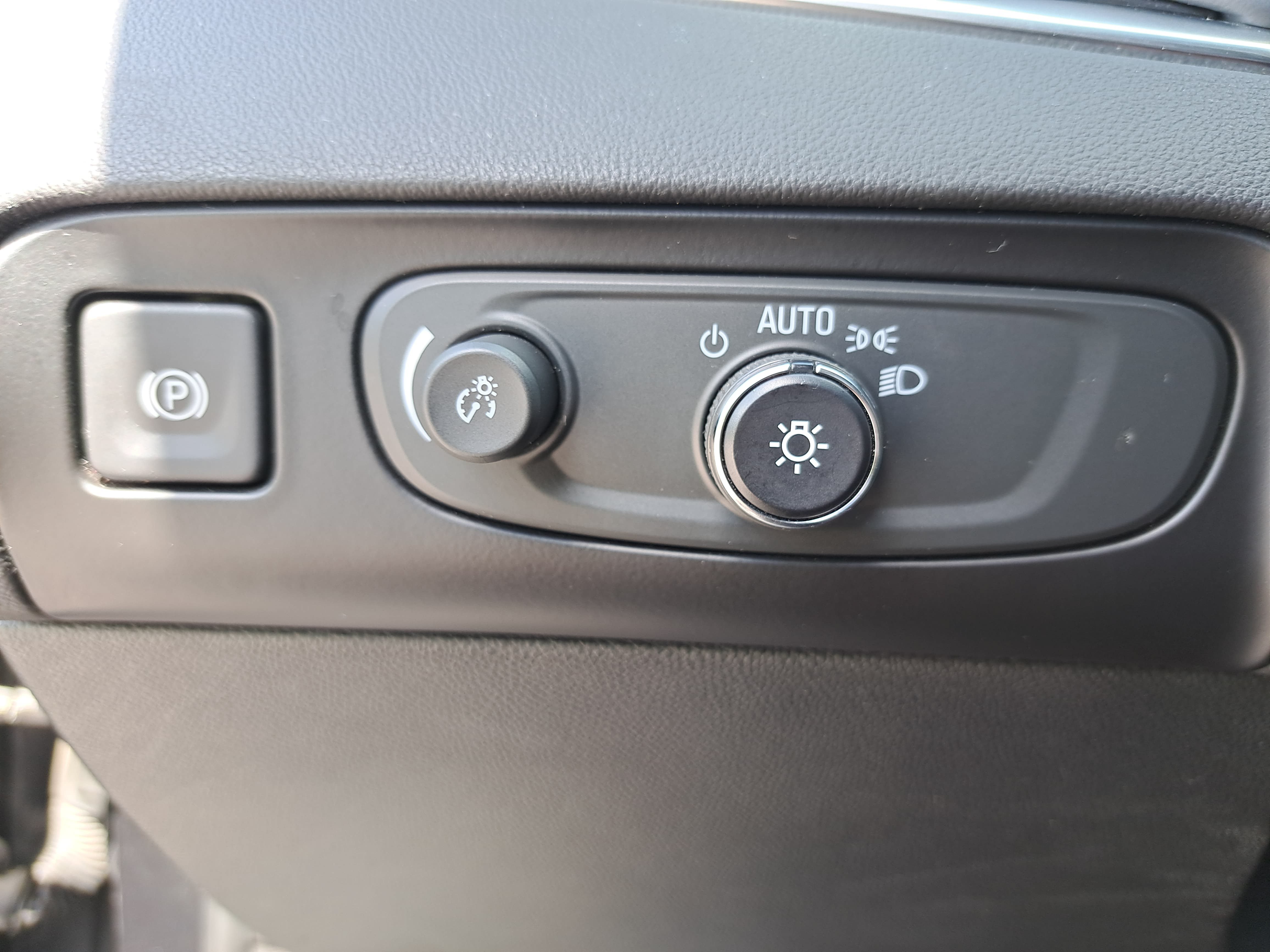 Used 2020 Buick Enclave Essence w/ Sound and Sites Package AWD/4WD image 26