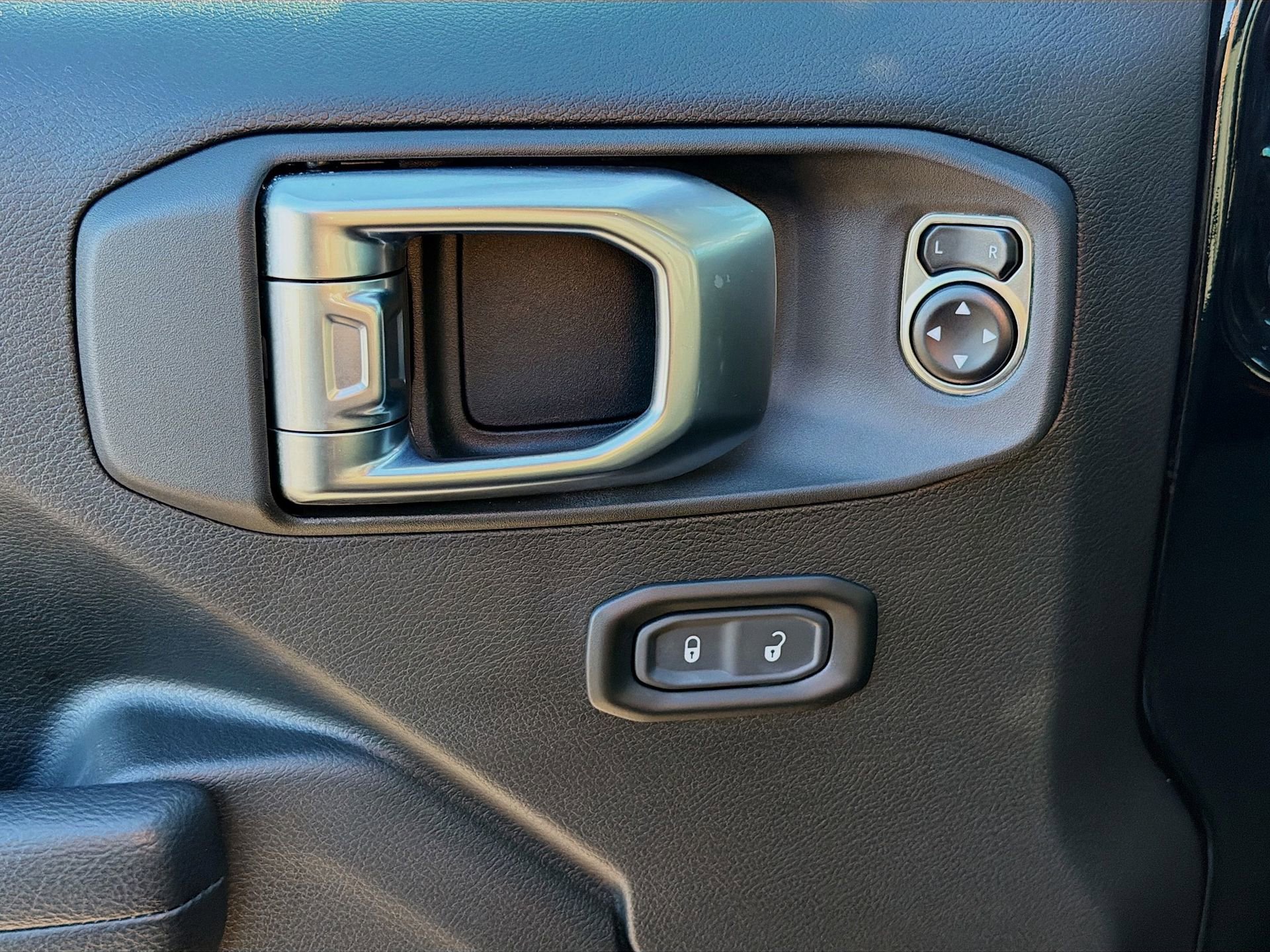 Used 2024 Jeep Wrangler Sport S image 23