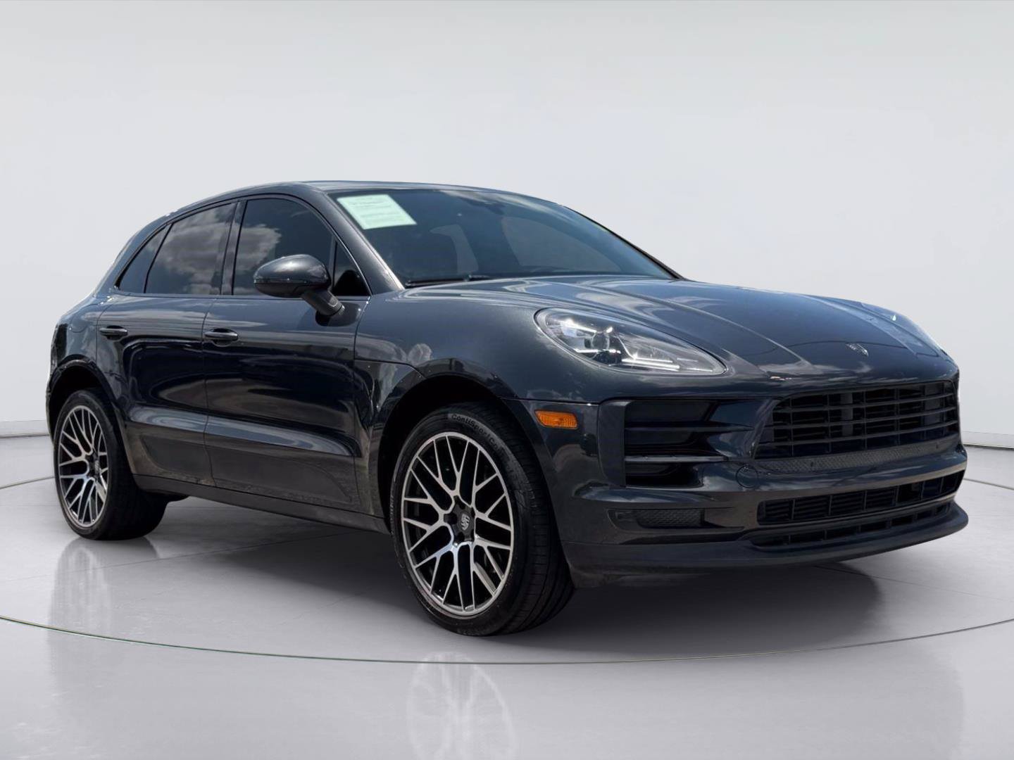 Used 2019 Porsche Macan AWD/4WD image 2