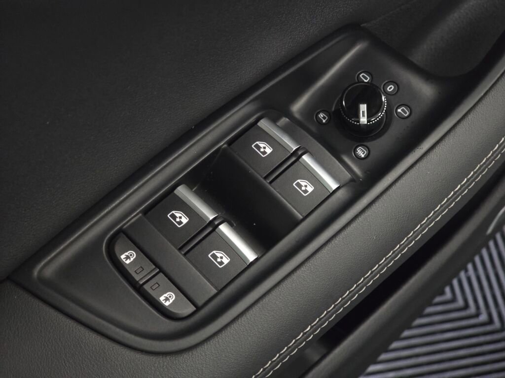 Used 2024 Audi Q8 Prestige w/ Prestige Package image 36