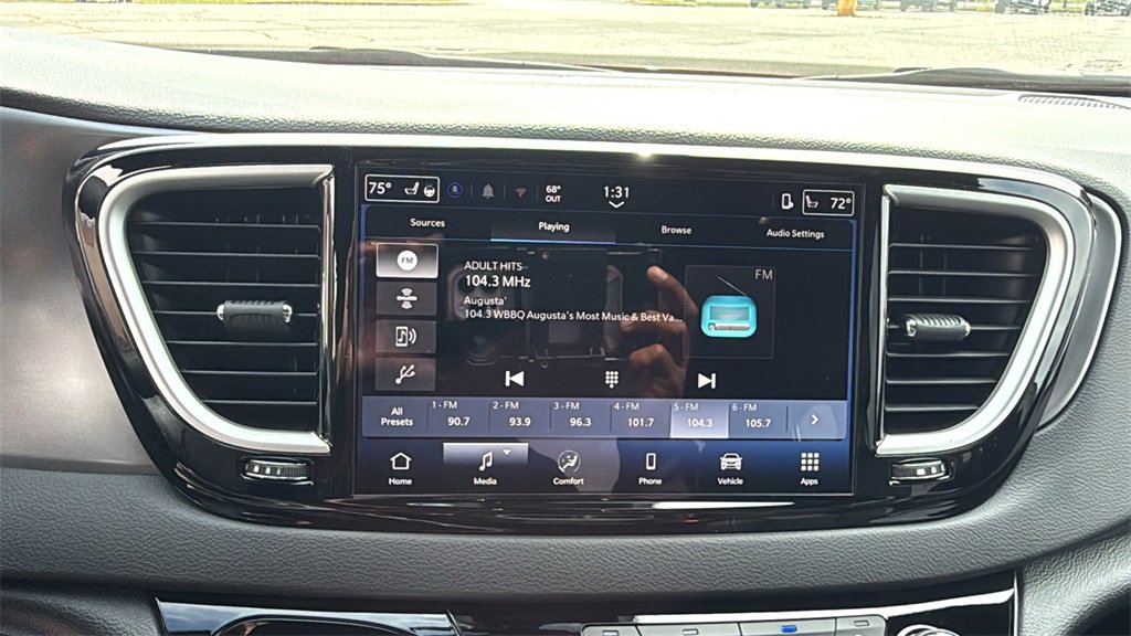 New 2026 Chrysler Voyager LX image 25