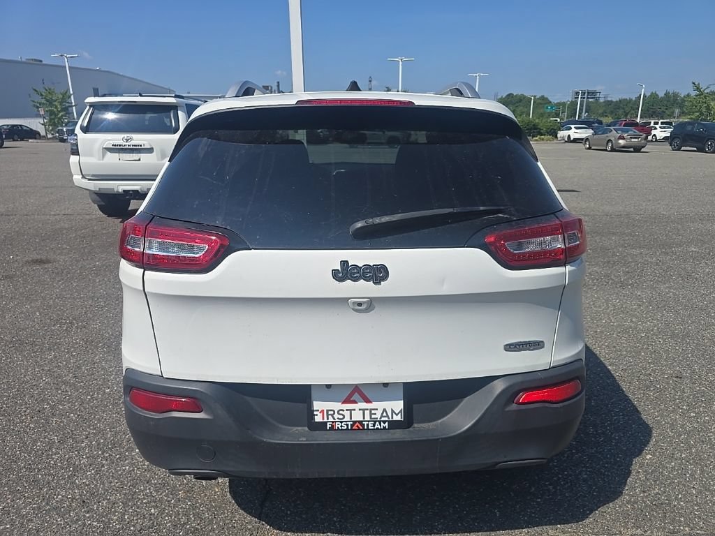 Used 2017 Jeep Cherokee Latitude FWD image 6